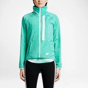 New with tags Nike  Tech aeroshield  Women's Green Jacket